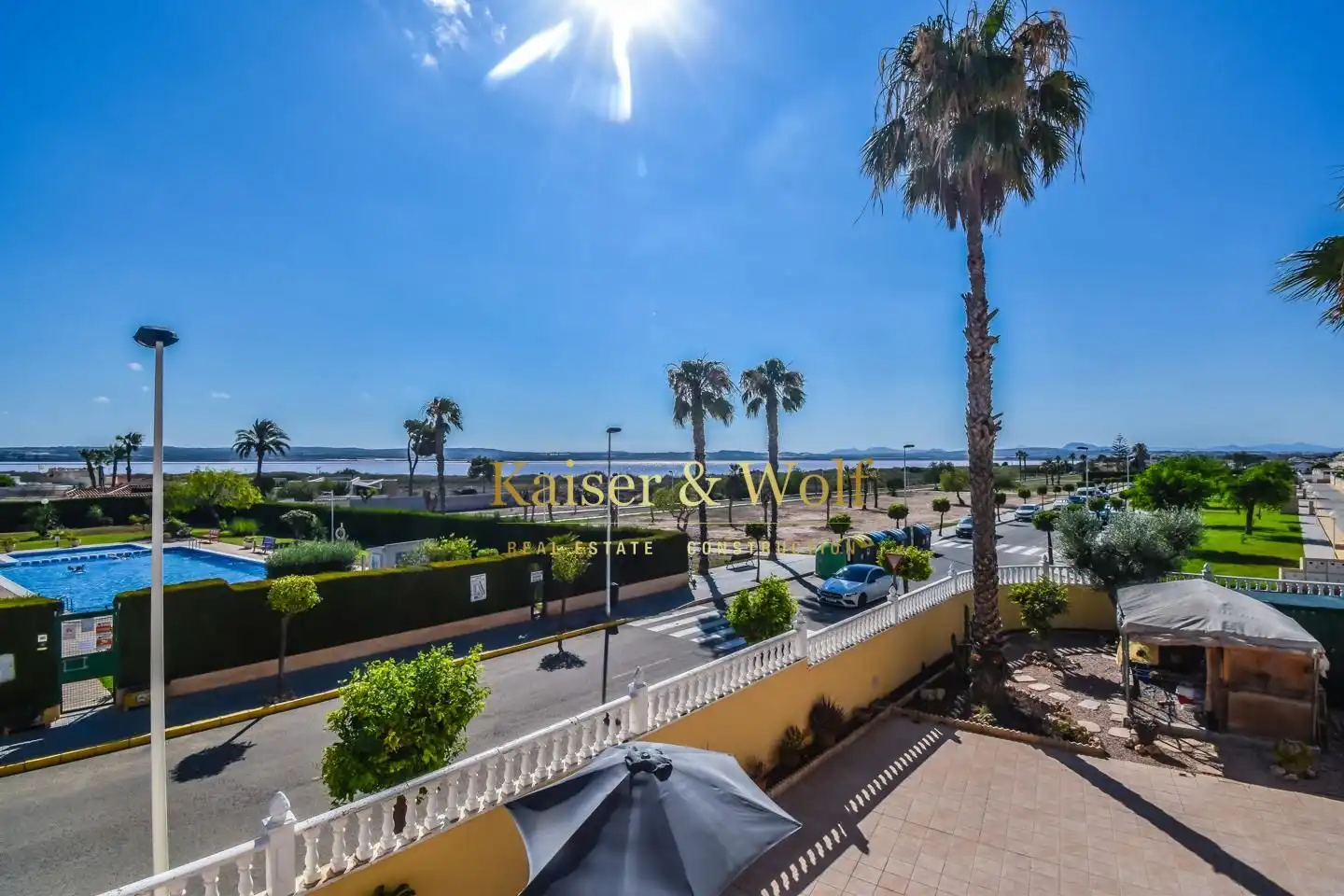 Vista exterior de Casa o xalet en venda en Torrevieja amb Jardí privat, Terrassa i Traster
