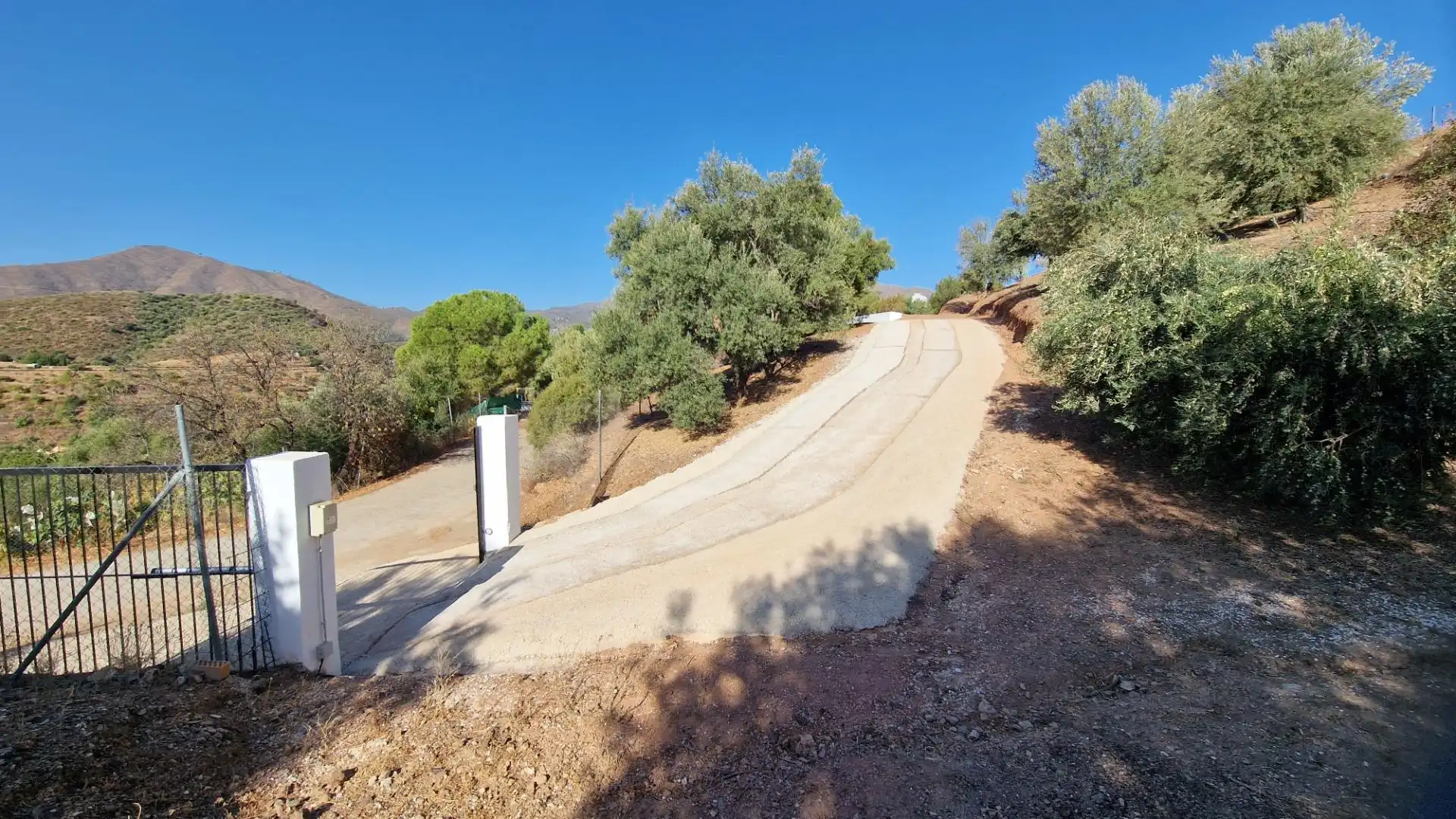 Vista exterior de Finca rústica en venda en Mijas amb Jardí privat i Alarma