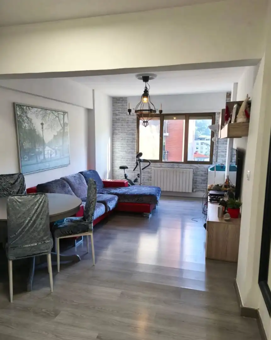 Sala de estar de Piso en venta en Valle de Trápaga-Trapagaran con Calefacción, Amueblado y Balcón