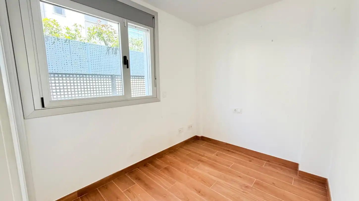 Dormitori de Casa adosada de lloguer en Nigrán amb Jardí privat, Terrassa i Balcó
