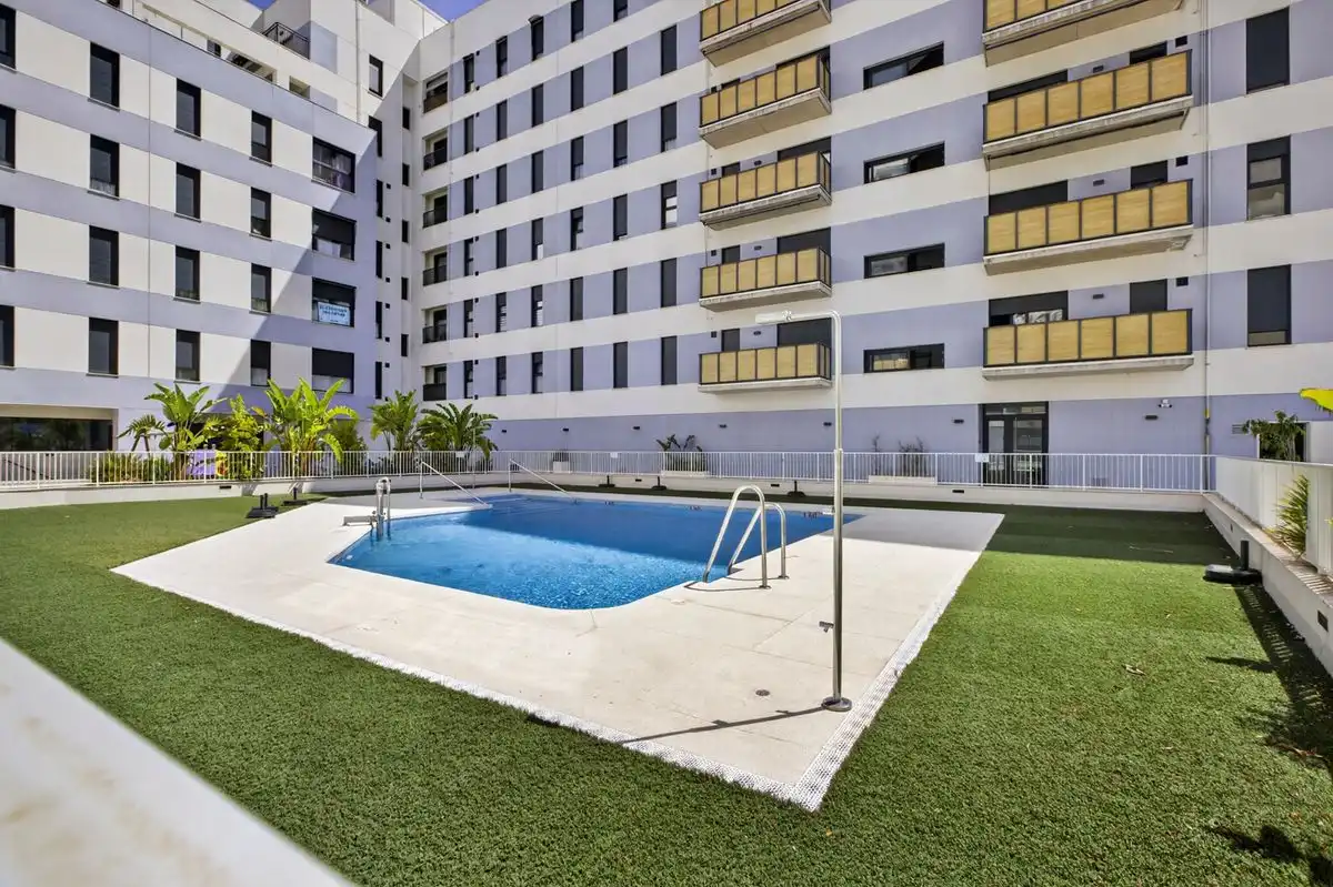 Piscina de Pis en venda en Sevilla amb Aire condicionat, Calefacció i Jardí privat