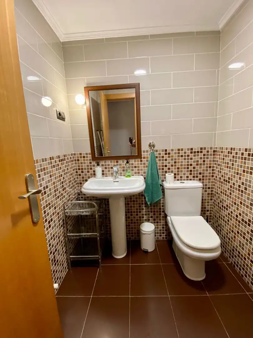 Baño de Piso de alquiler en Castro-Urdiales con Calefacción, Terraza y Amueblado