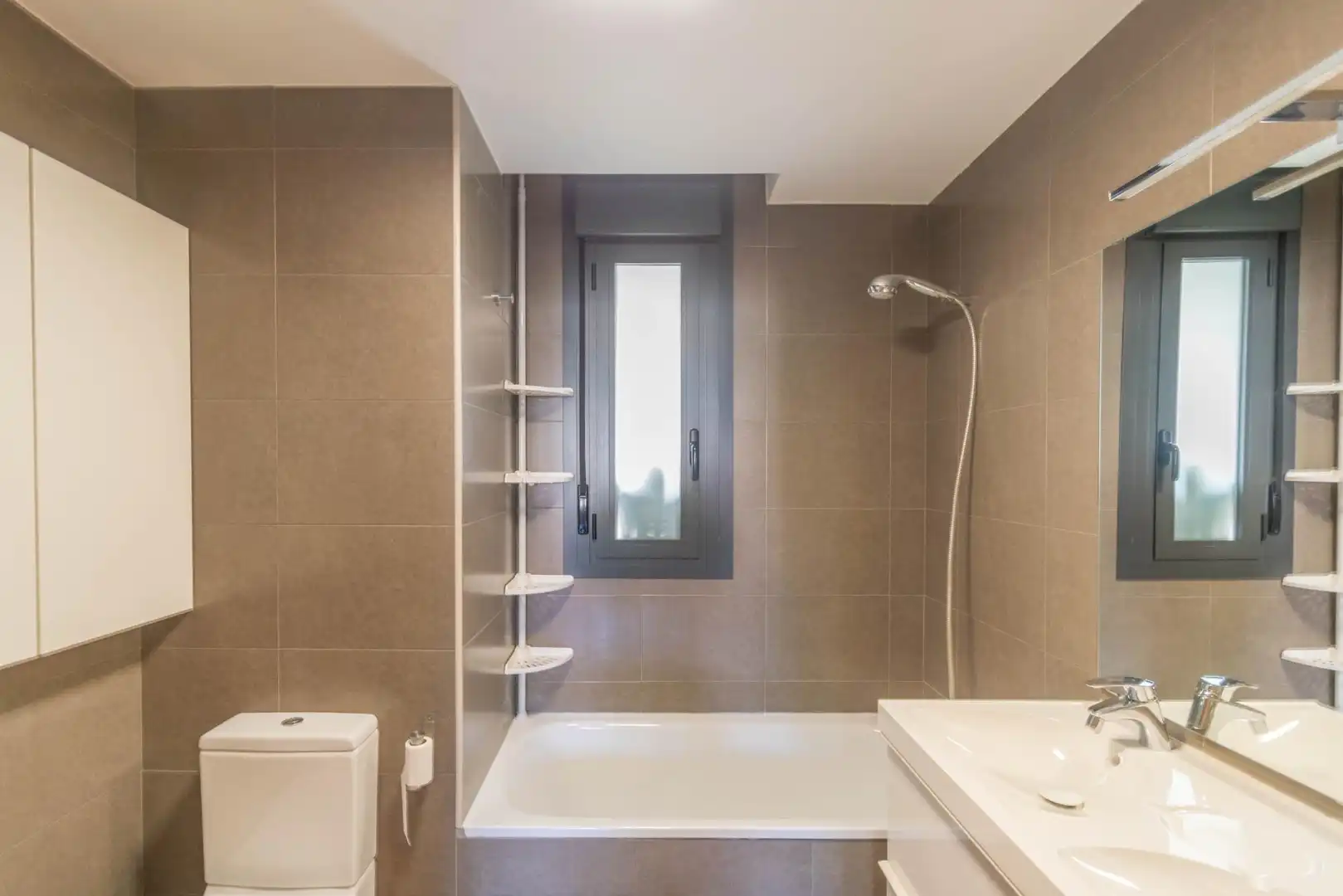 Baño de Piso en venta en Aranguren con Calefacción, Parquet y Trastero