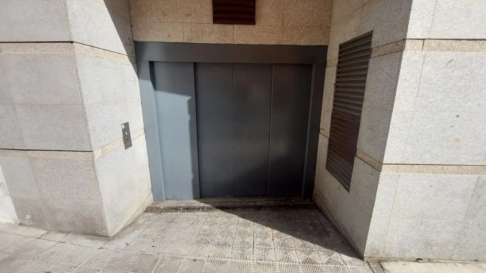 Aparcament amb ascensor en venda a Calle Tornavacas 3, imagen 2