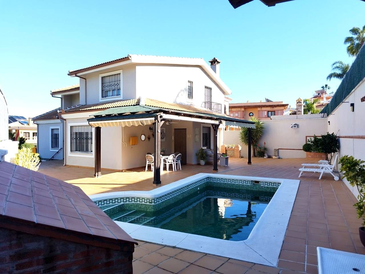 Piscina de Casa o xalet en venda en Alhaurín de la Torre amb Aire condicionat, Jardí privat i Terrassa