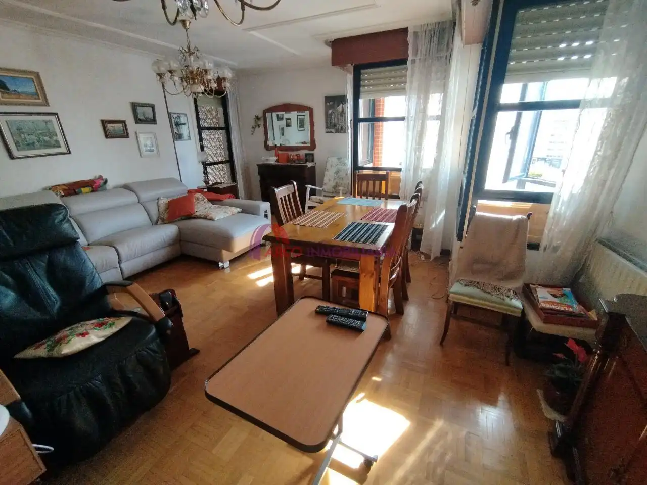Sala d'estar de Pis en venda en Burgos amb Calefacció, Terrassa i Traster