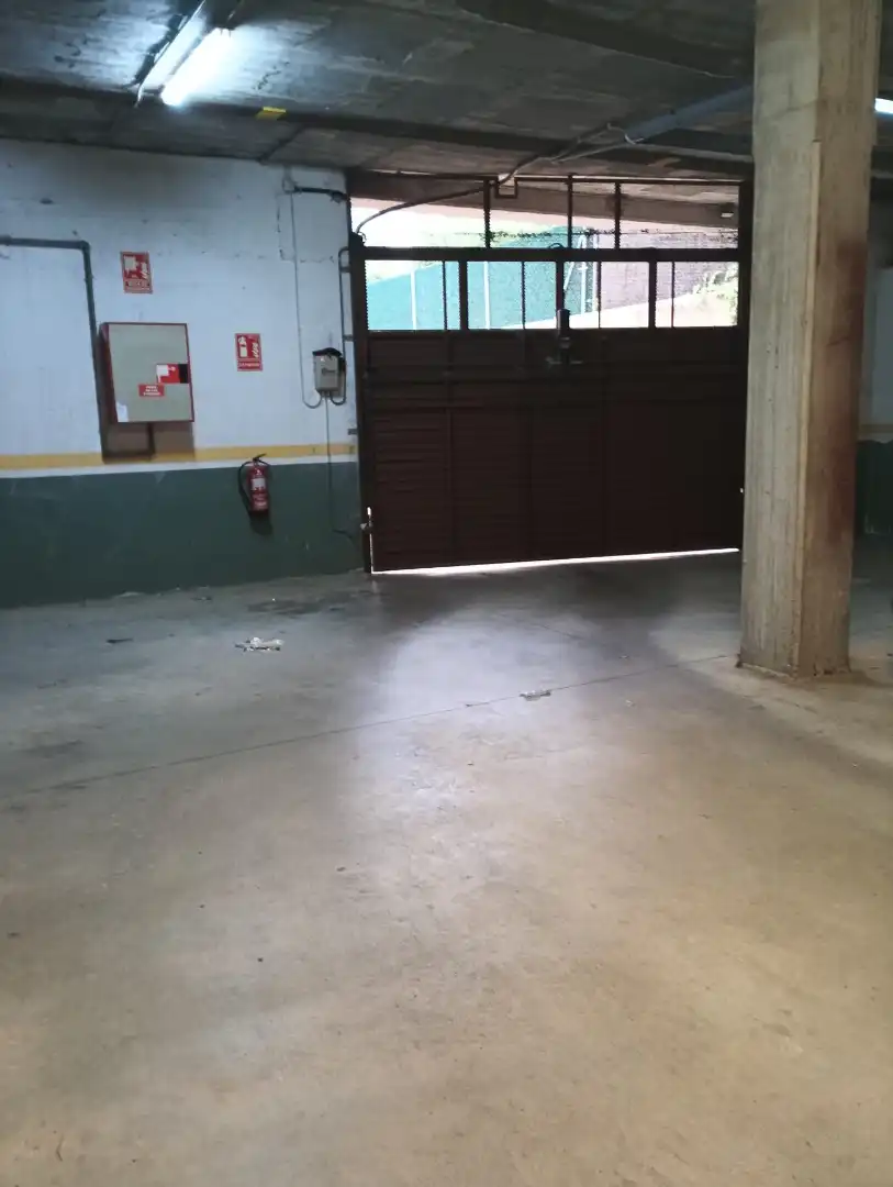 Parking de Piso en venta en Sant Celoni con Calefacción, Trastero y Amueblado