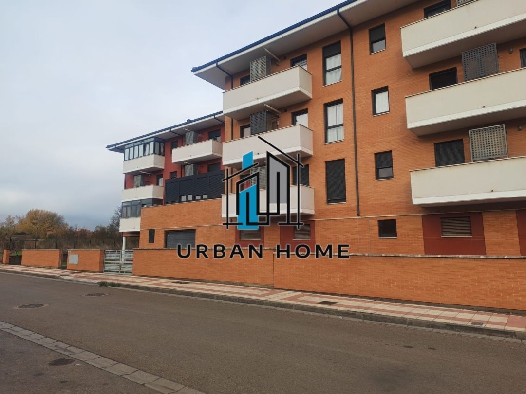 Exterior view of Flat for sale in San Andrés del Rabanedo  with Heating, Private garden and Terrace