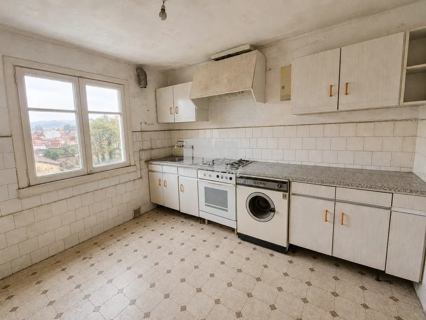 Cocina de Edificio en venta en Vigo 
