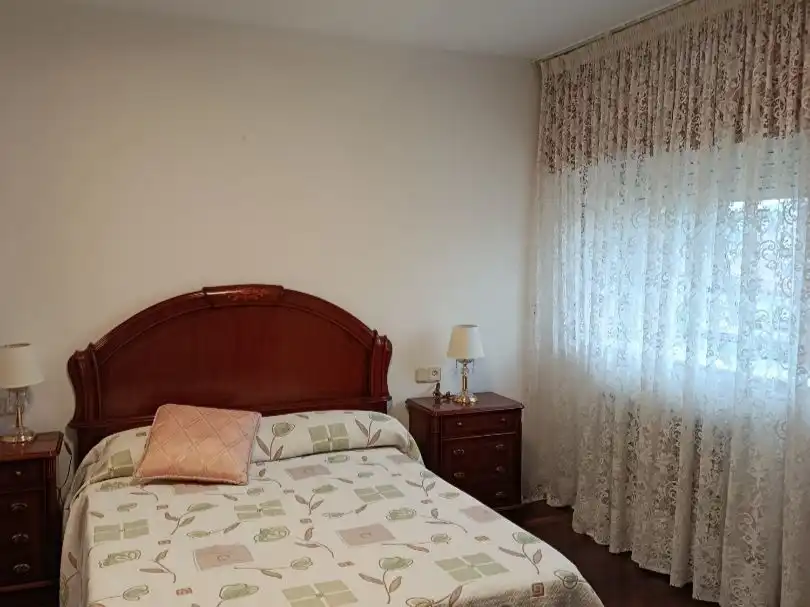 Dormitori de Casa o xalet per a compartir en Parroquias de Santiago