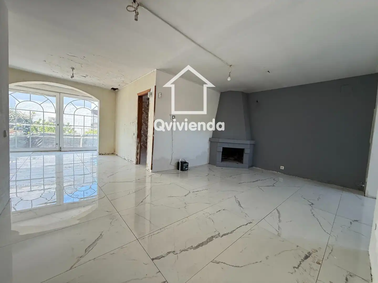 Sala de estar de Casa adosada en venta en Palau-solità i Plegamans con Piscina