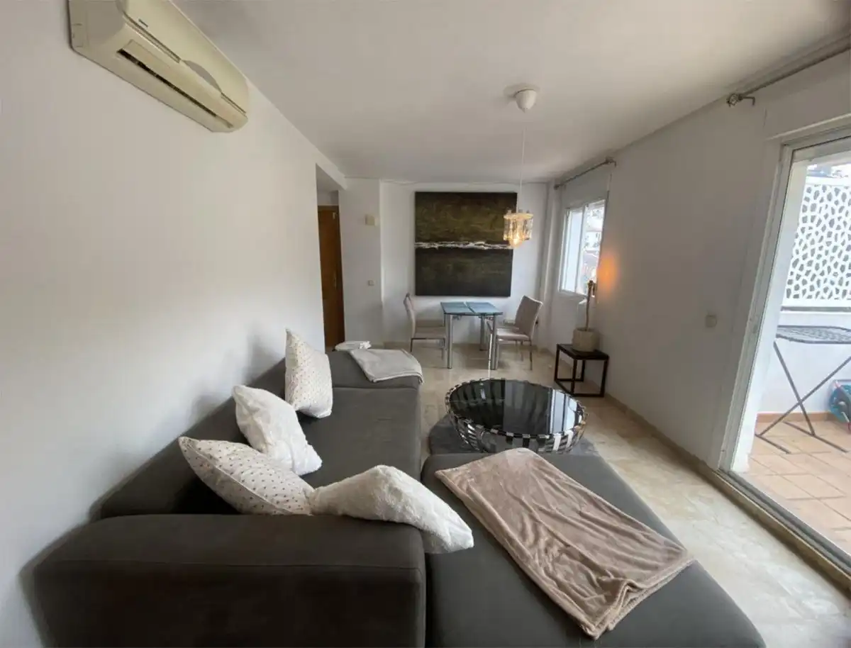 Piso con terraza en venta en Calle Montemar 1, imagen 2
