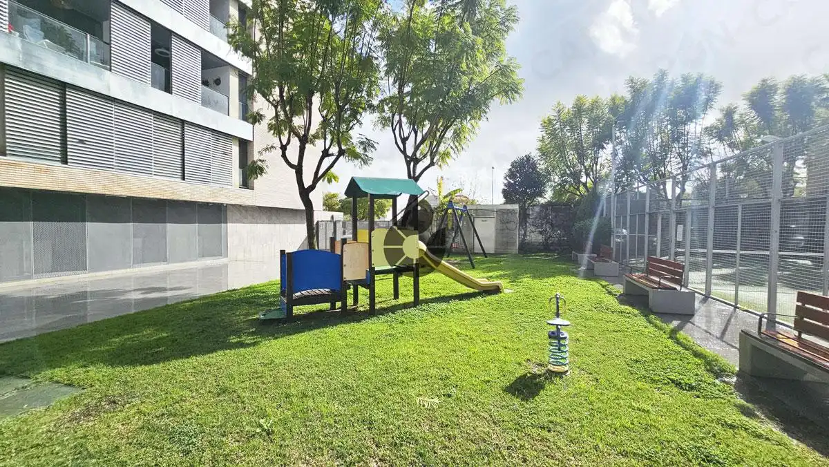 Jardín de Piso en venta en Mairena del Aljarafe con Aire acondicionado, Trastero y Piscina comunitaria