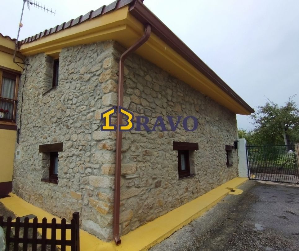 Exterior view of House or chalet for sale in Medina de Pomar  with Heating and Furnished