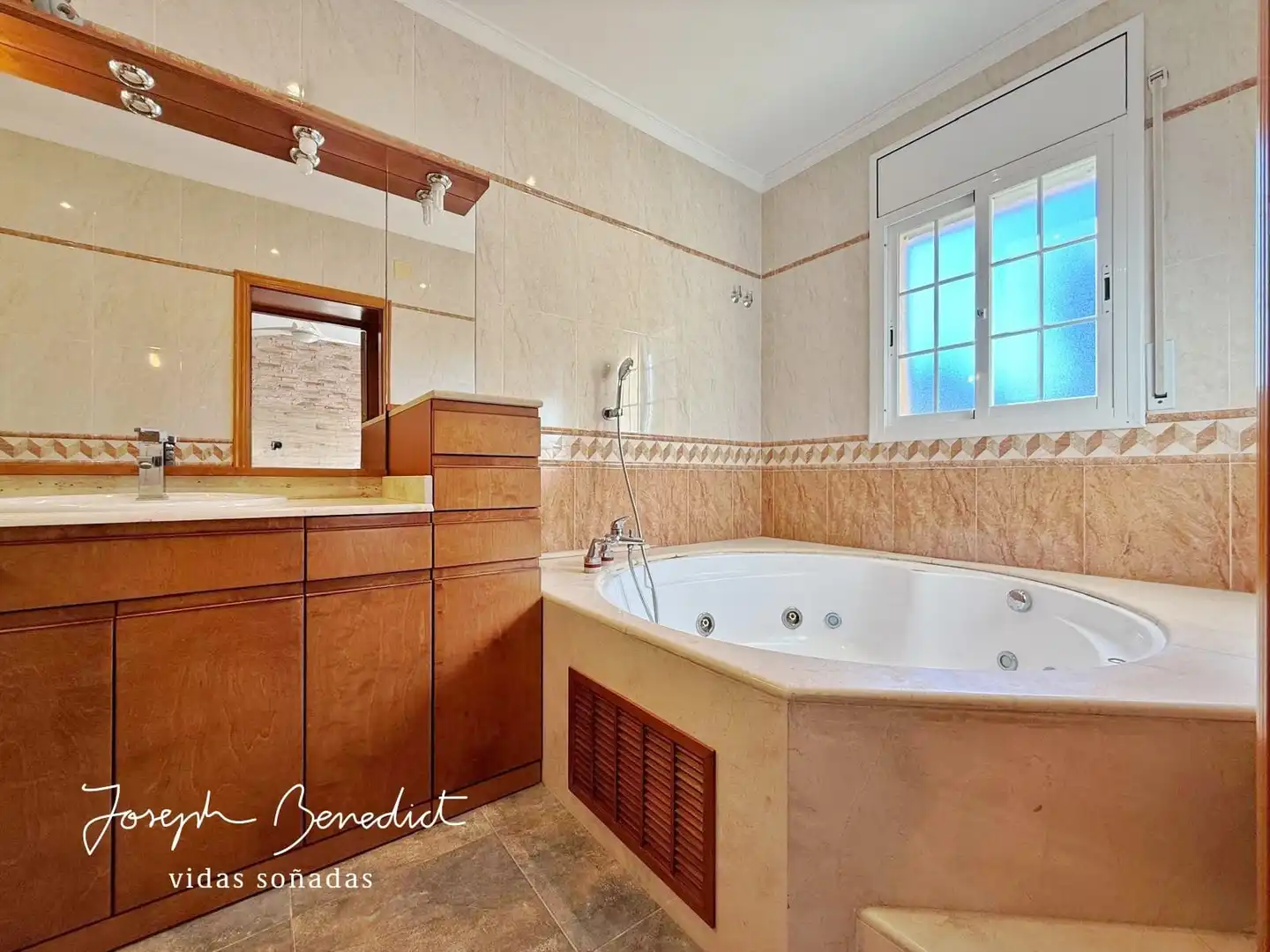 Bathroom of Houses for sale in Begues  with Air Conditioner, Heating and Private garden