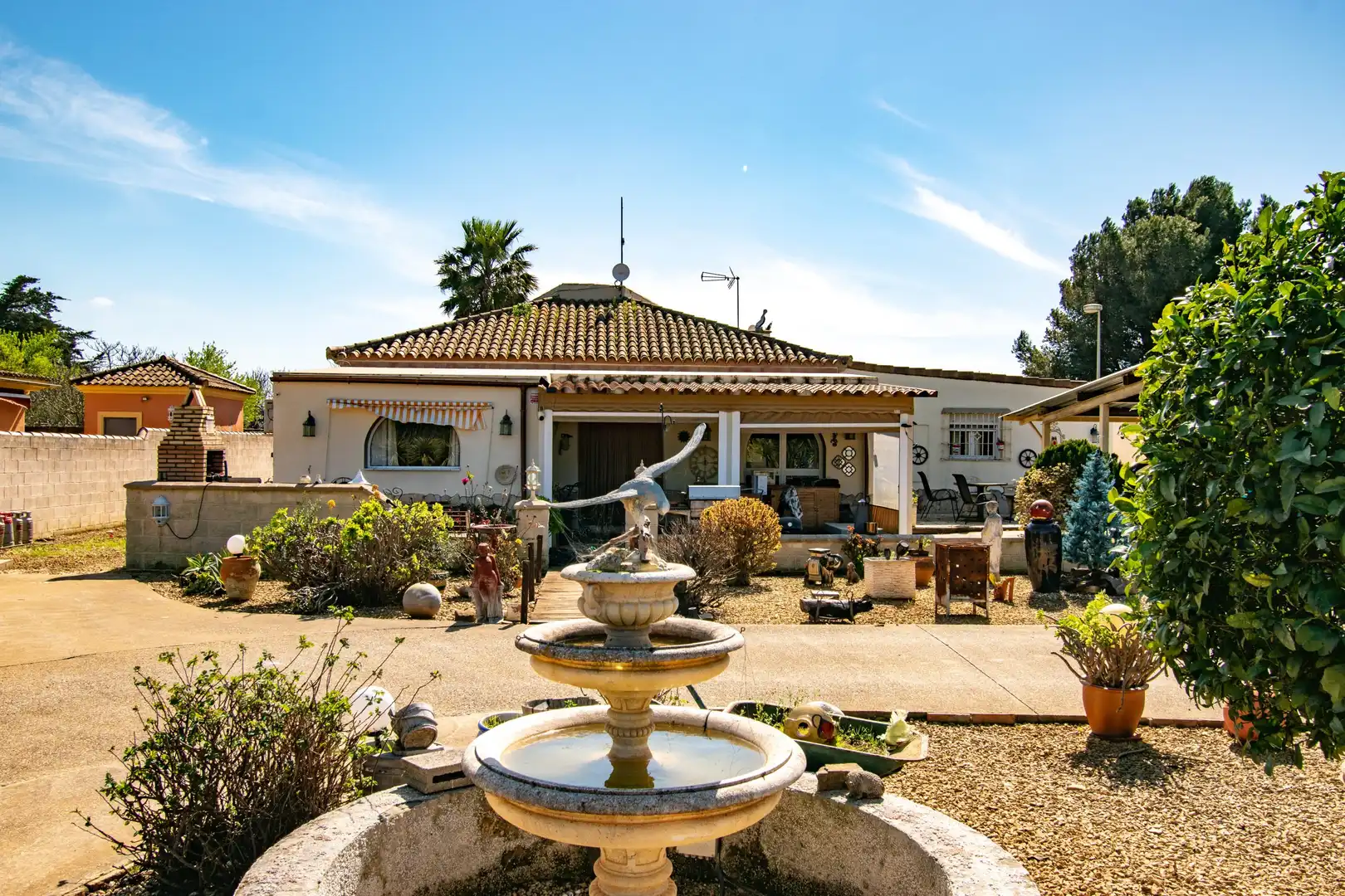 Exterior view of Houses for sale in Chiclana de la Frontera