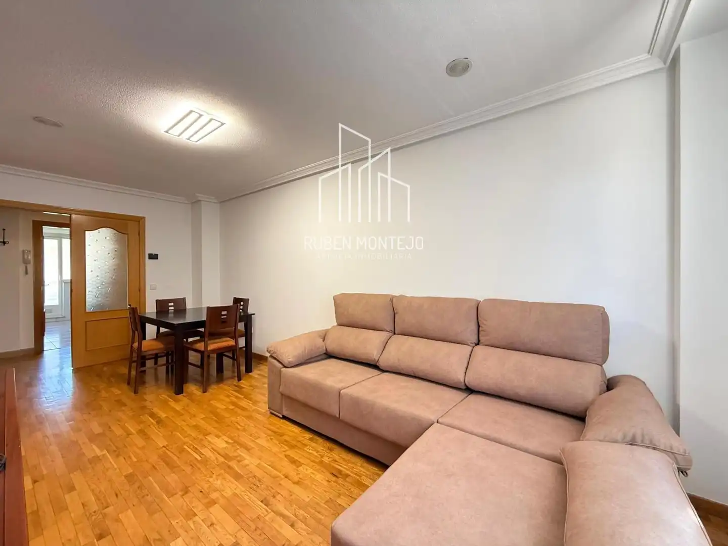Living room of Flat for rent in Salamanca  with Heating, Parquet flooring and Terrace