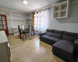 Sala d'estar de Pis de lloguer en Oviedo  amb Moblat