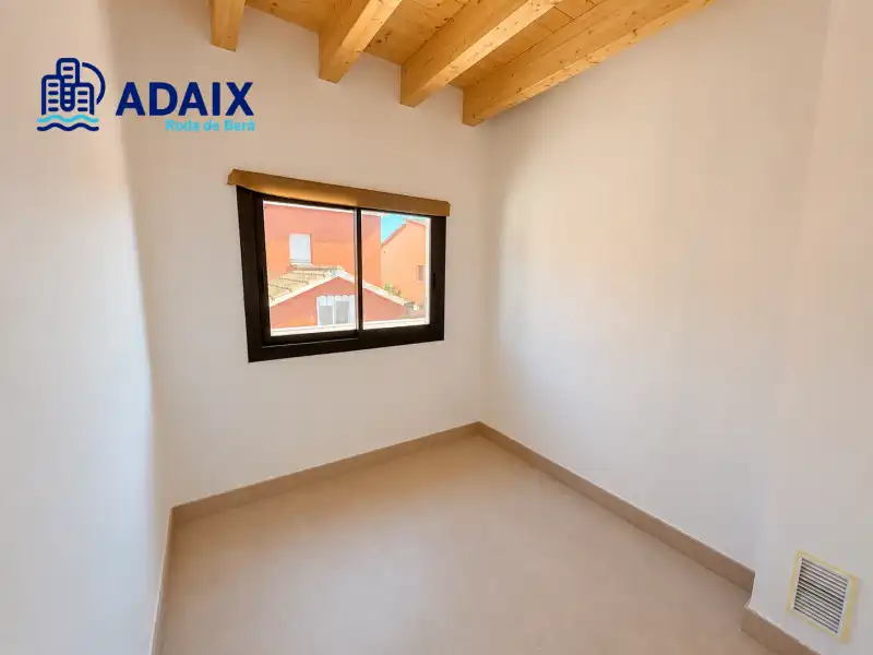 Habitación de Casa o chalet en venta en Roda de Berà con Calefacción, Terraza y Piscina