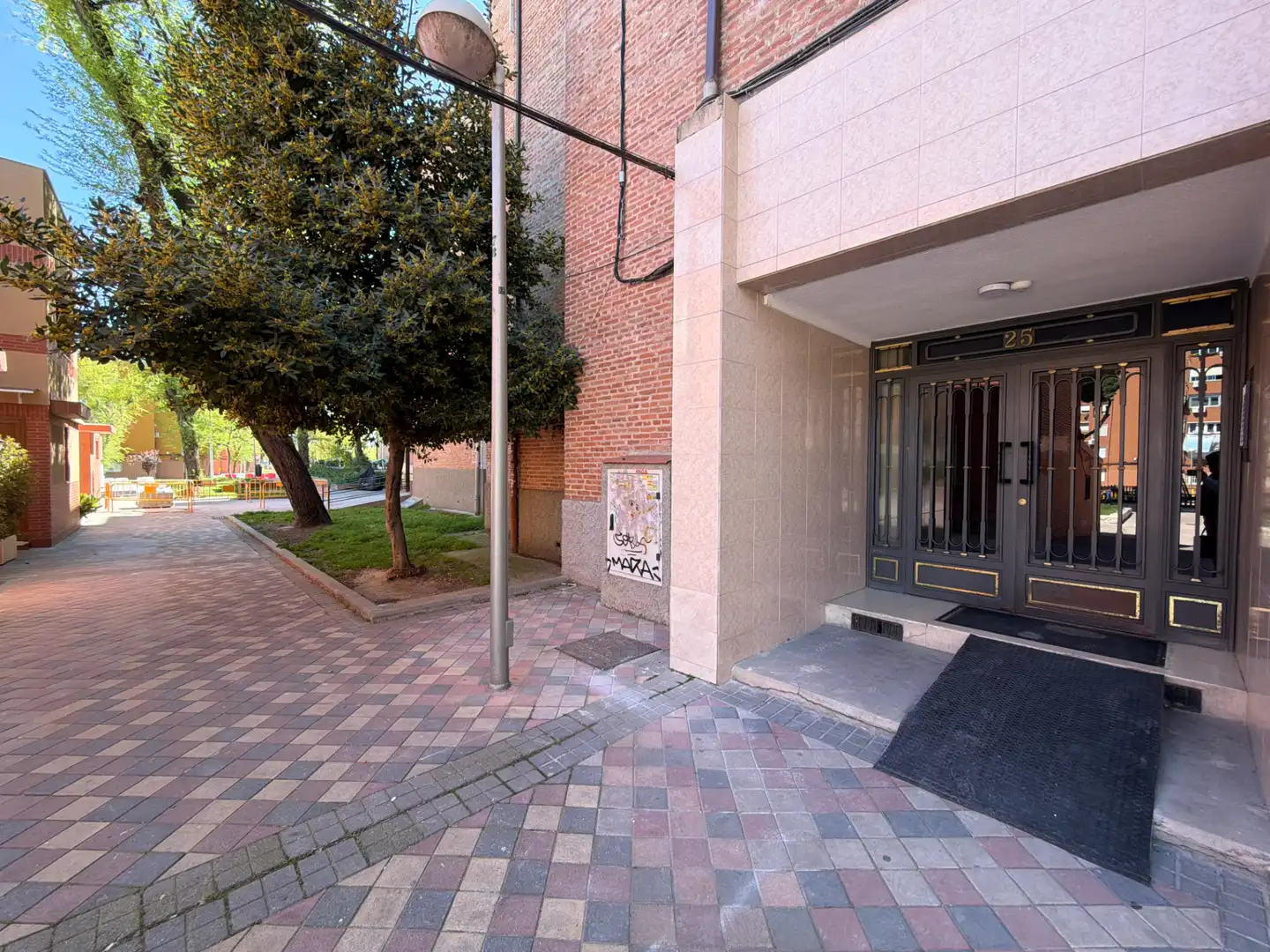 Exterior view of Flat for sale in Madrid  with Air Conditioner, Heating and Furnished