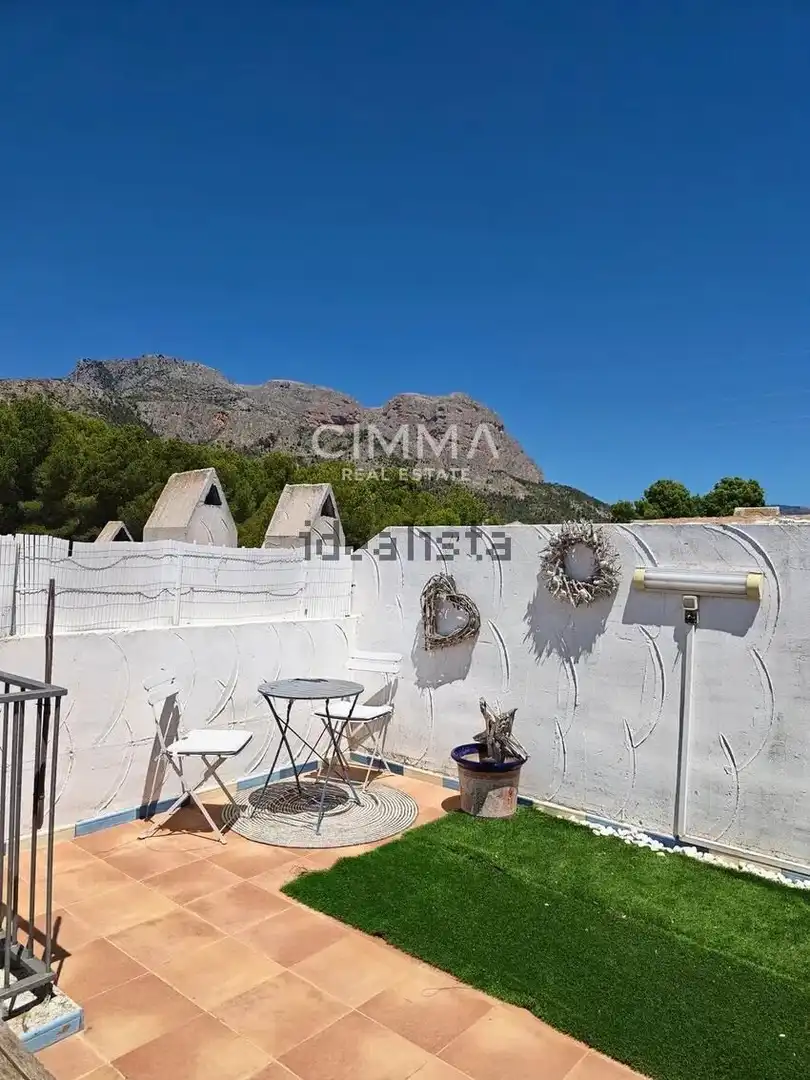 Vista exterior de Casa o chalet en venta en La Nucia con Jardín privado, Terraza y Trastero