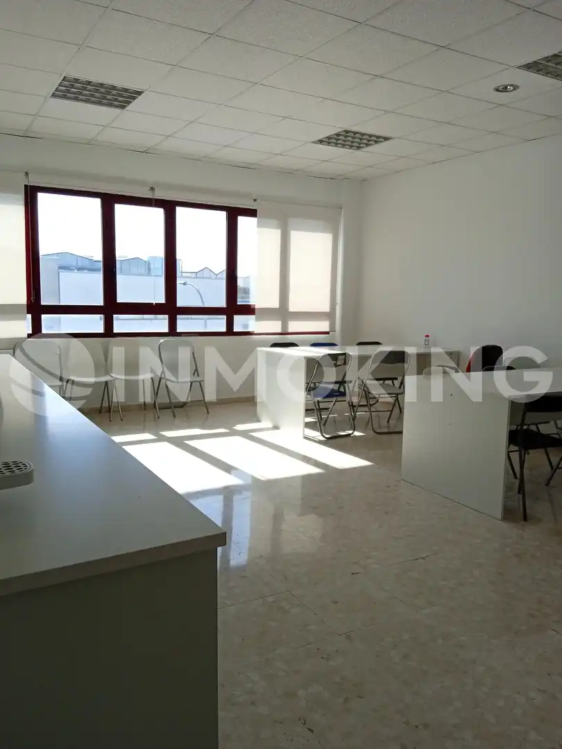 Fabrikhallen zur Miete in Casarrubios del Monte mit Heizung