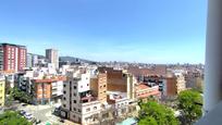 Vista exterior de Àtic en venda en L'Hospitalet de Llobregat amb Calefacció