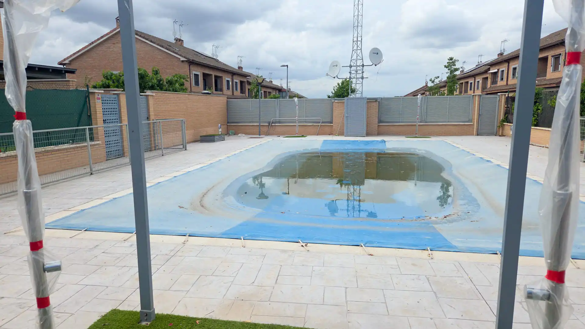 Piscina de Casa adosada en venta en Navalcarnero con Calefacción, Jardín privado y Terraza