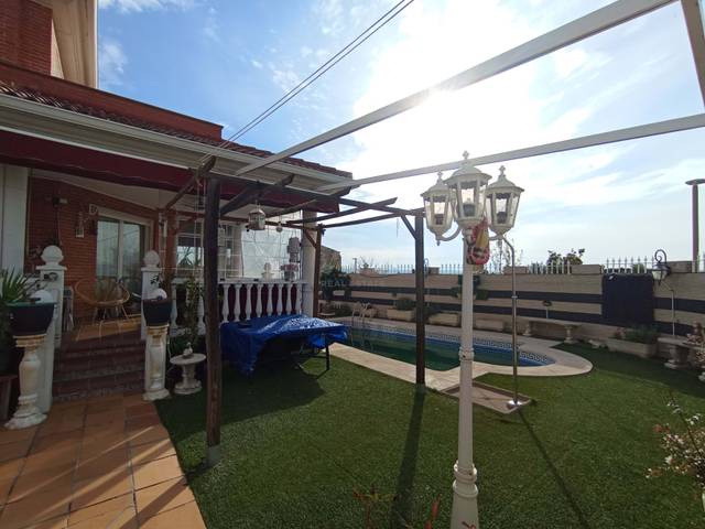 Casa-chalet en Venta en Meco pueblo