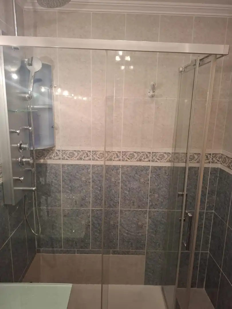 Bathroom of Flat for share in Córdoba  with Air Conditioner, Heating and Furnished