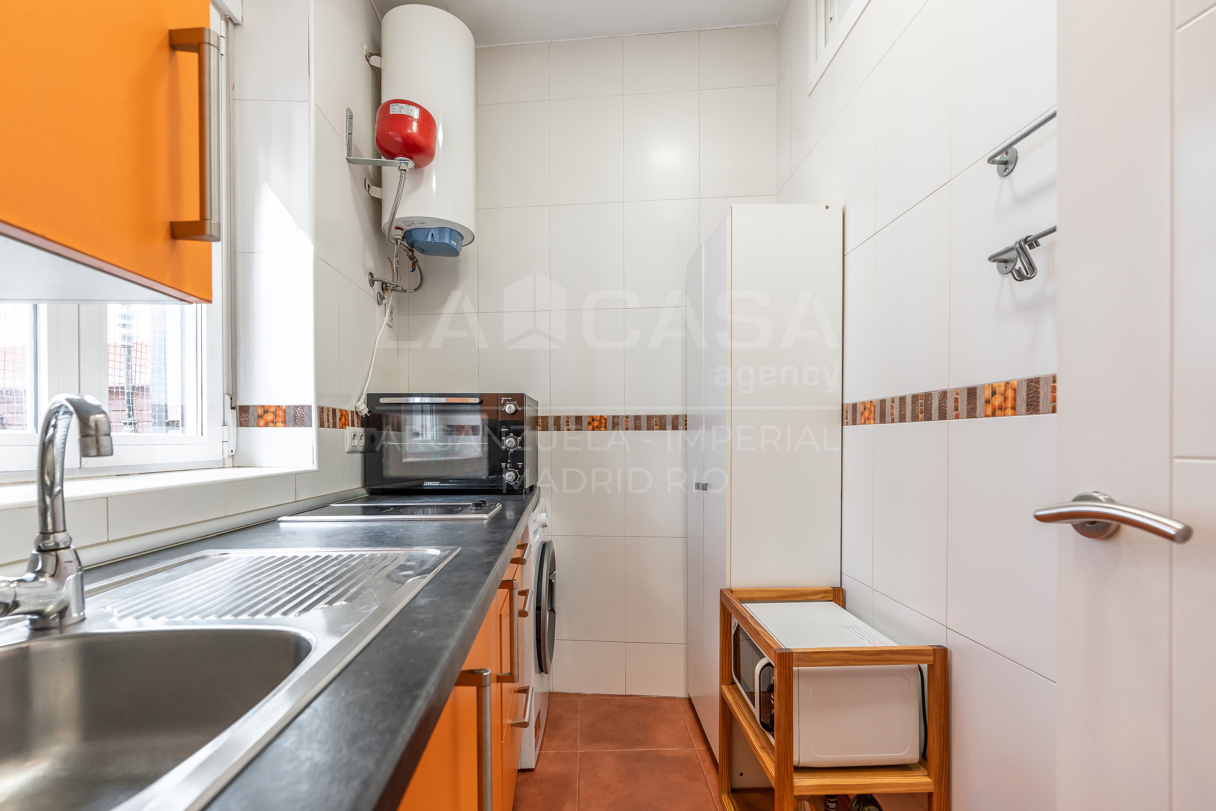 Kitchen of Flat for sale in  Madrid Capital  with Heating