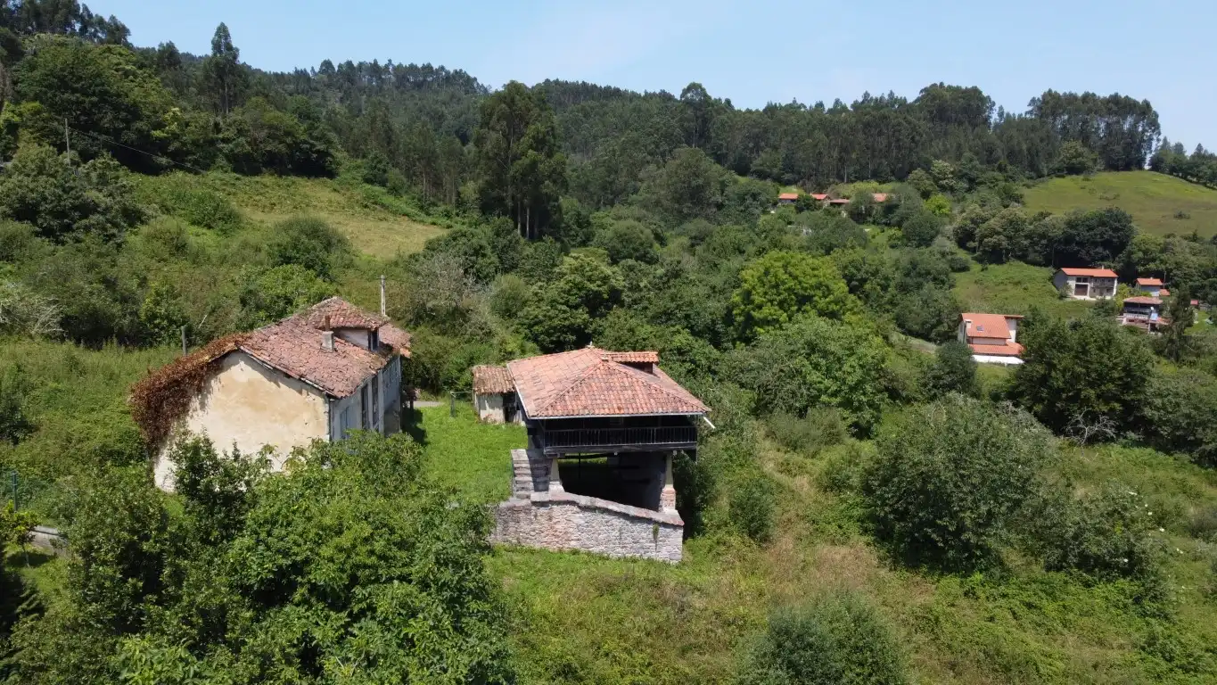 Country house zum Verkauf in Castrillón mit Privatgarten und Balkon