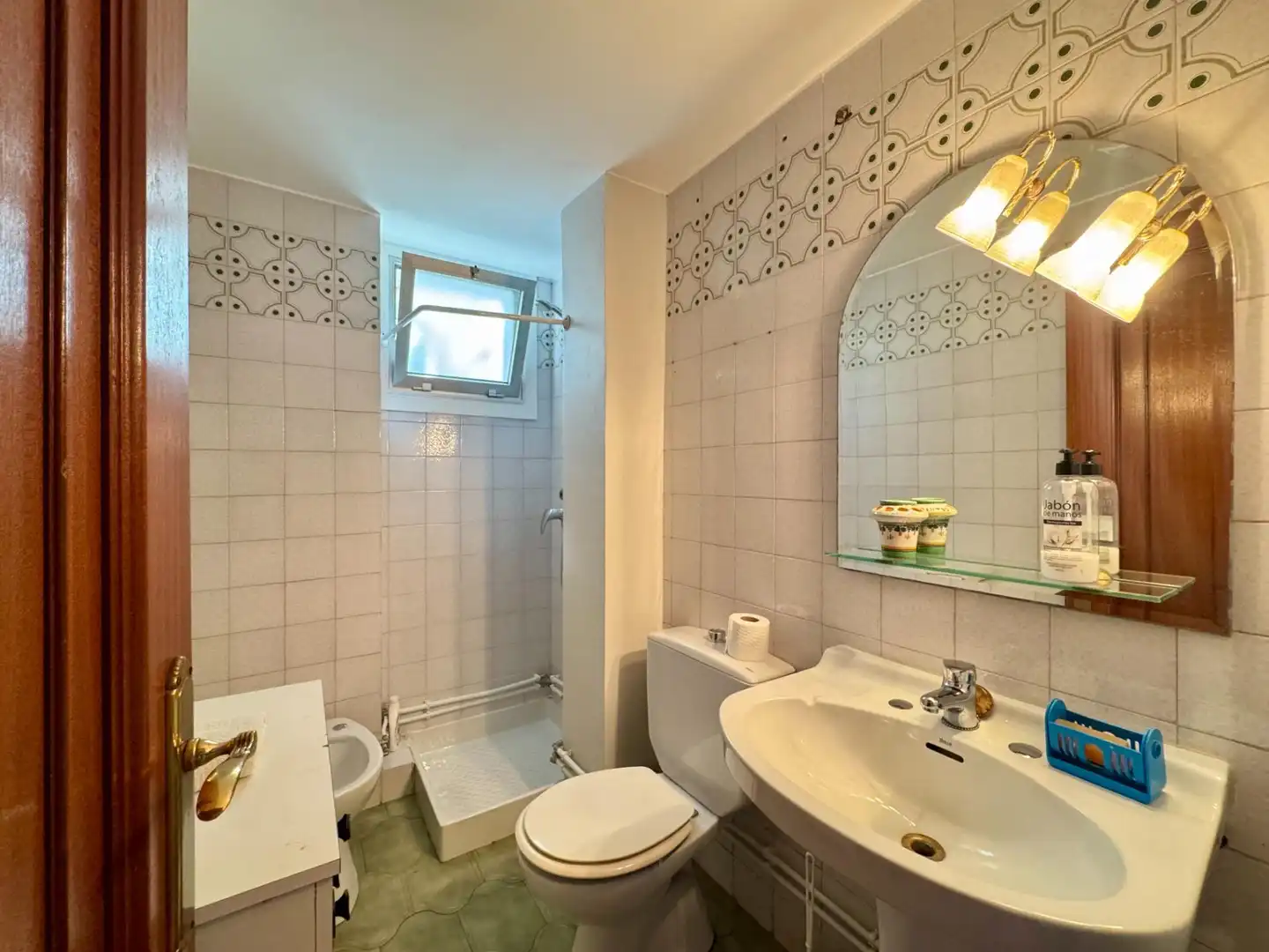 Baño de Piso en venta en Vigo  con Calefacción y Trastero