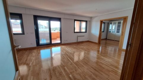 Foto 2 de Ático de alquiler en Calle Rosales, Zona Monte El Pilar, Majadahonda