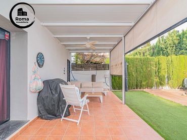 Casa amb piscina en venda a Loma Verde