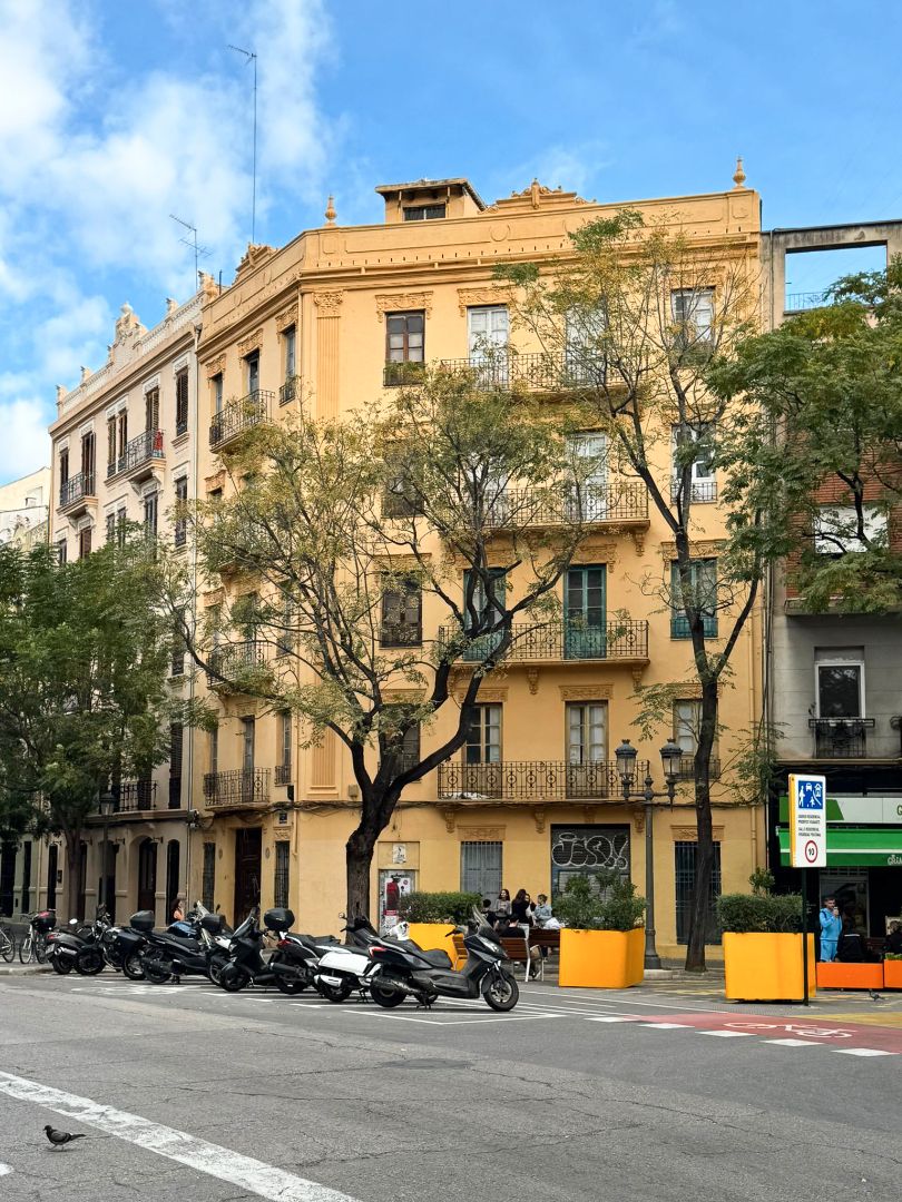 Vista exterior de Edifici en venda en  Valencia Capital