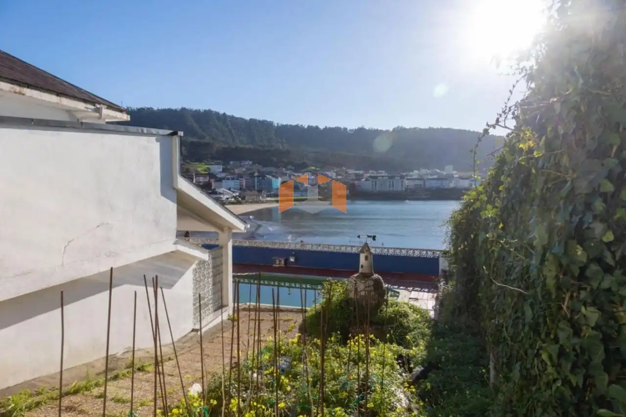 Vista exterior de Casa o xalet en venda en O Vicedo  amb Calefacció, Jardí privat i Parquet