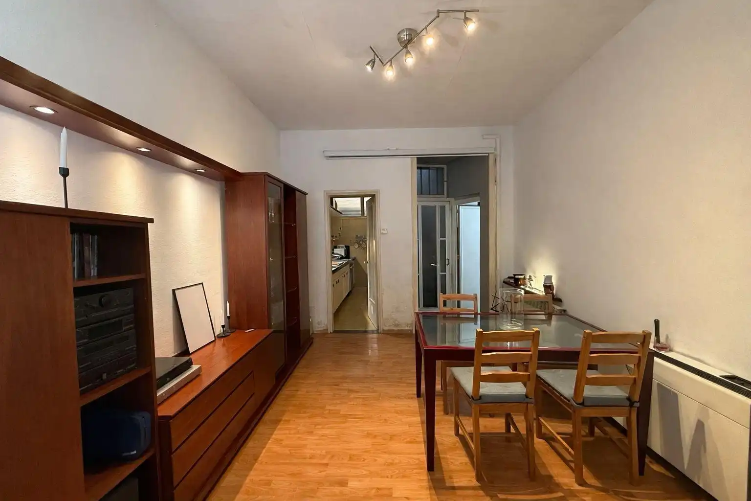 Esszimmer von Einfamilien-Reihenhaus zum Verkauf in Sabadell mit Terrasse, Abstellraum und Ofen
