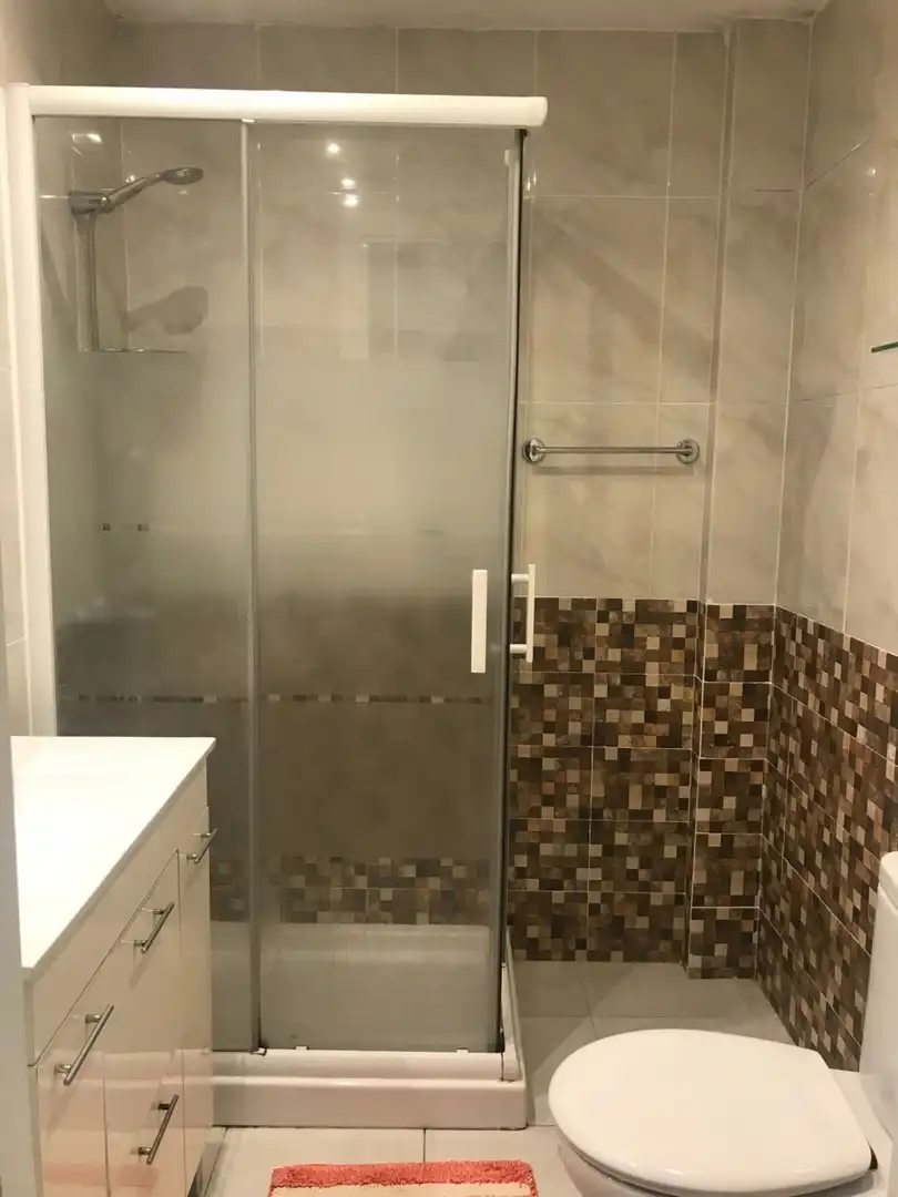 Baño de Dúplex de alquiler en Cádiz con Terraza y Amueblado