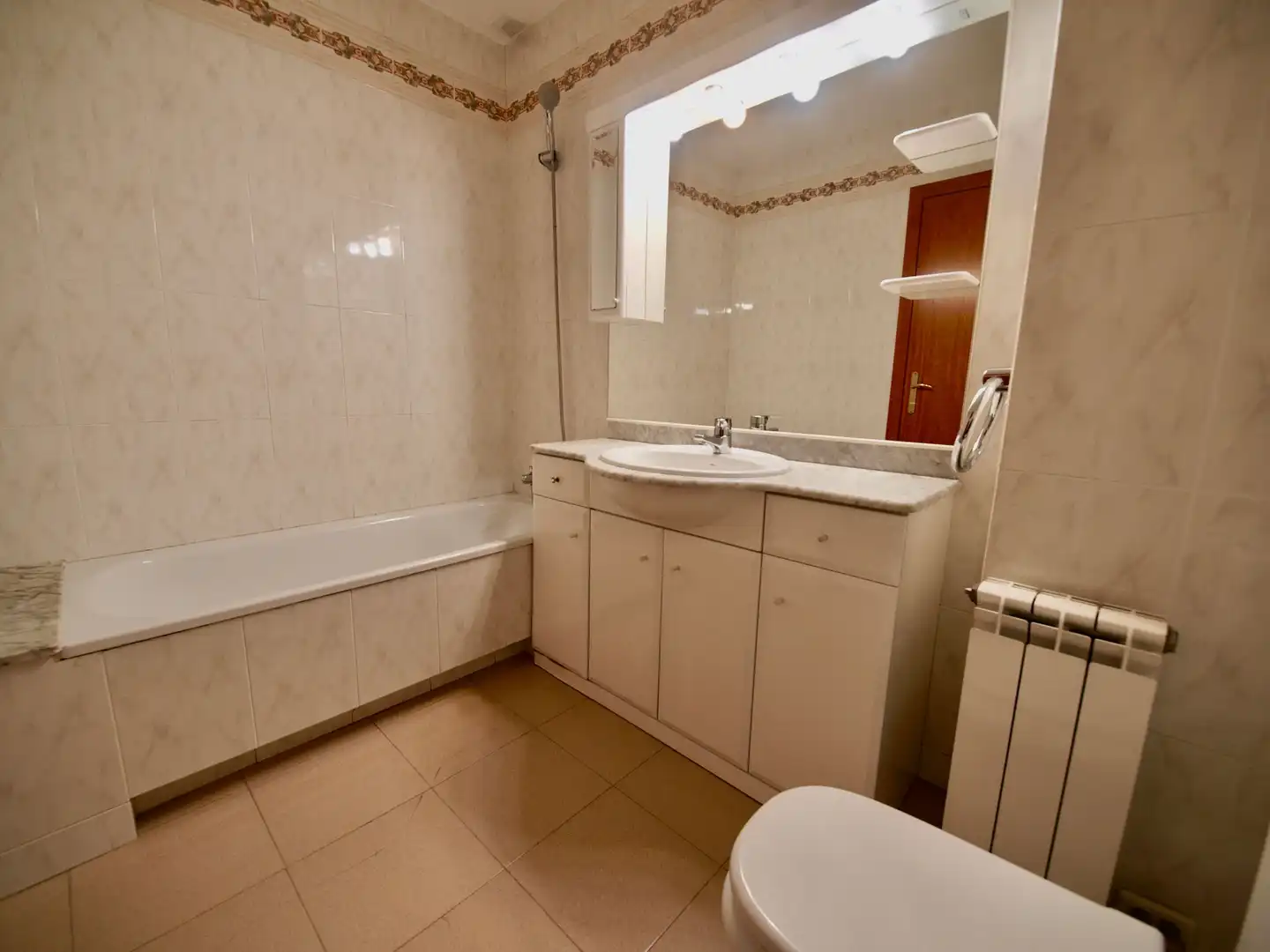 Baño de Piso de alquiler en Terrassa con Calefacción, Terraza y Horno