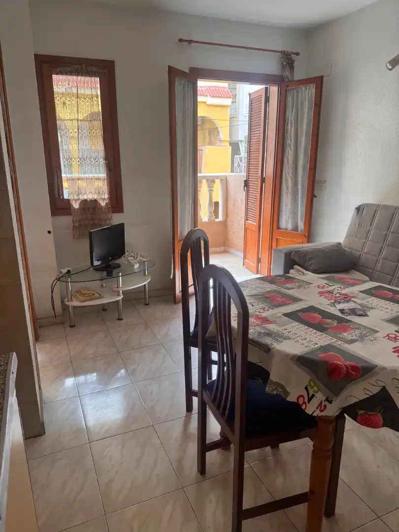 Sala d'estar de Pis en venda en Torrevieja amb Aire condicionat, Terrassa i Moblat