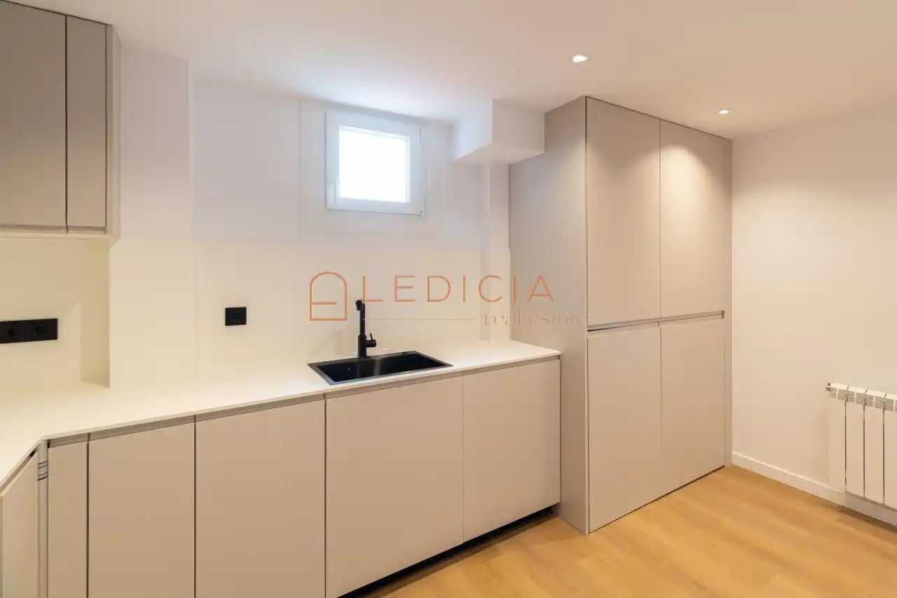 Kitchen of Flat for sale in Vigo   with Heating