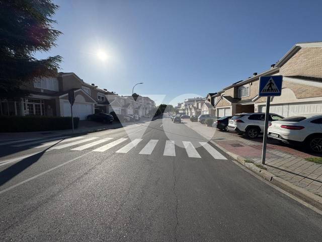 Casa adosada en Venta en Hermanos Machado en Sector B