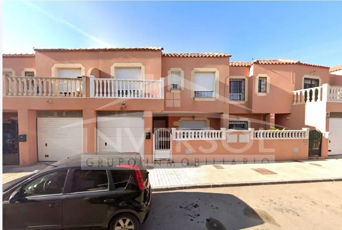 Vista exterior de Casa o xalet en venda en Almería