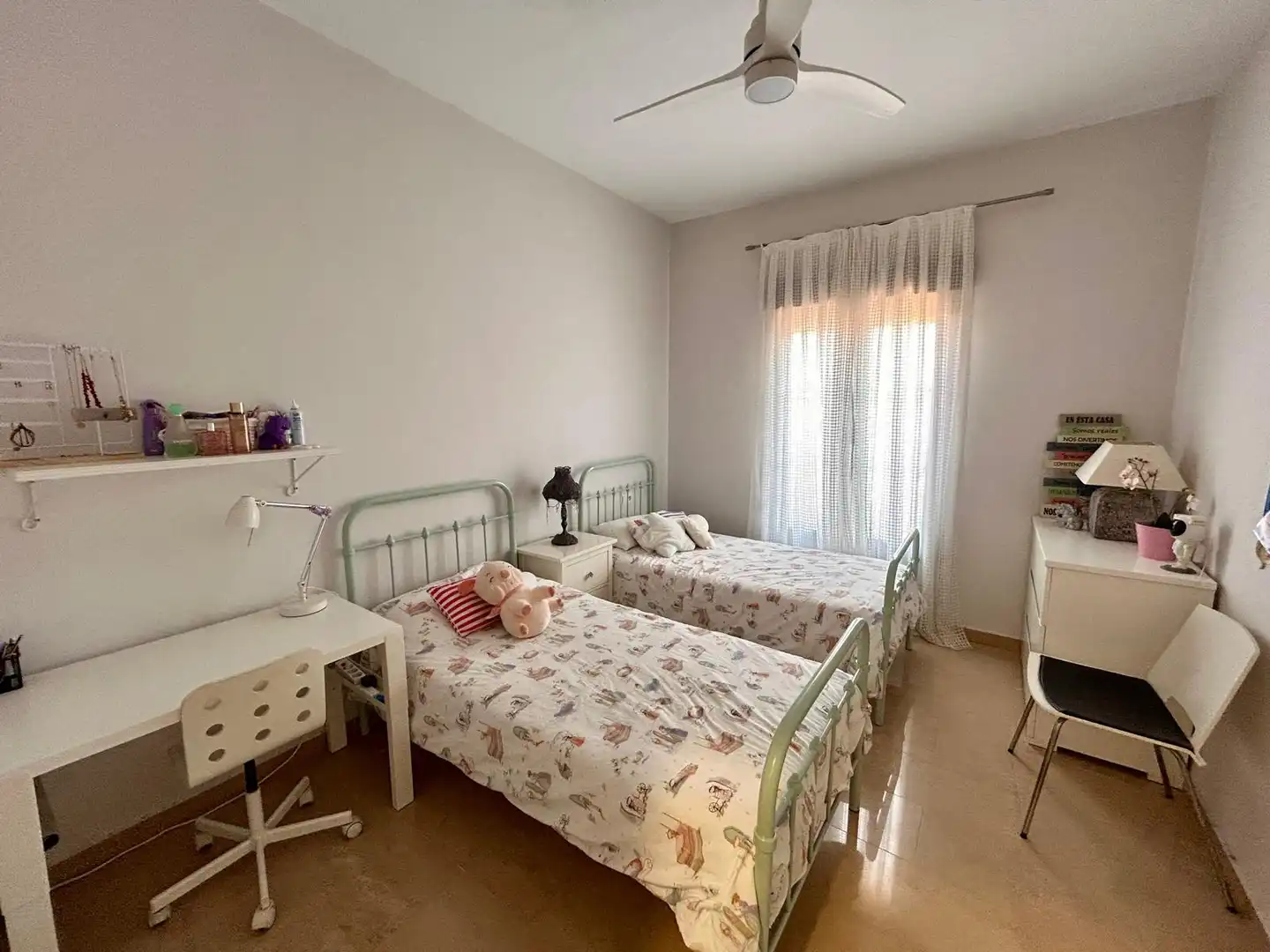 Dormitori de Casa o xalet en venda en Alcalá de Guadaira amb Aire condicionat, Jardí privat i Traster