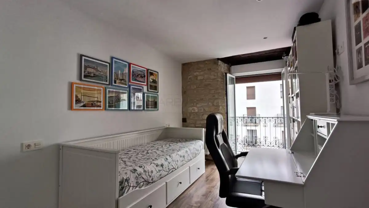 Habitación de Piso en venta en Vitoria - Gasteiz con Calefacción, Parquet y Trastero