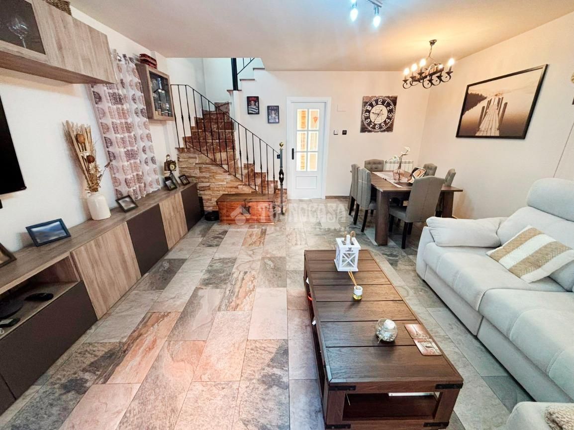 Casa adosada en venda en Pinseque amb Aire condicionat, Calefacció i Jardí privat