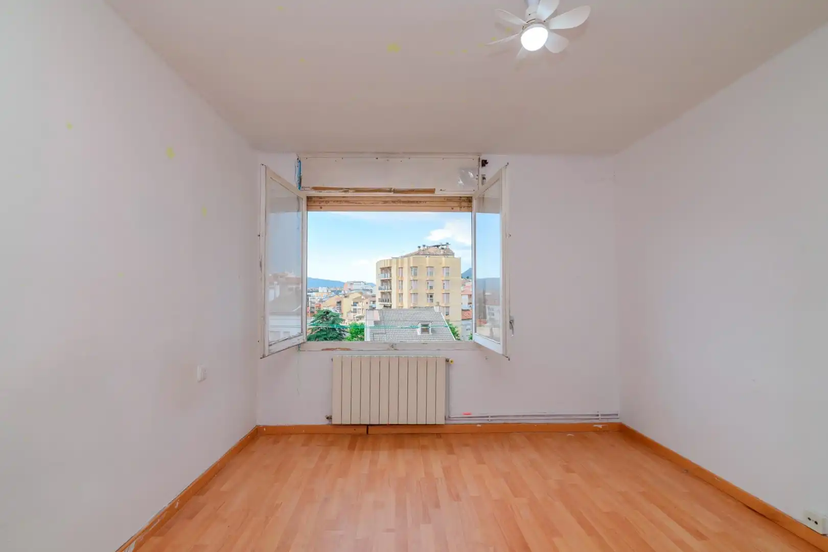 Bedroom of Flat for sale in Manresa  with Heating and Alarm