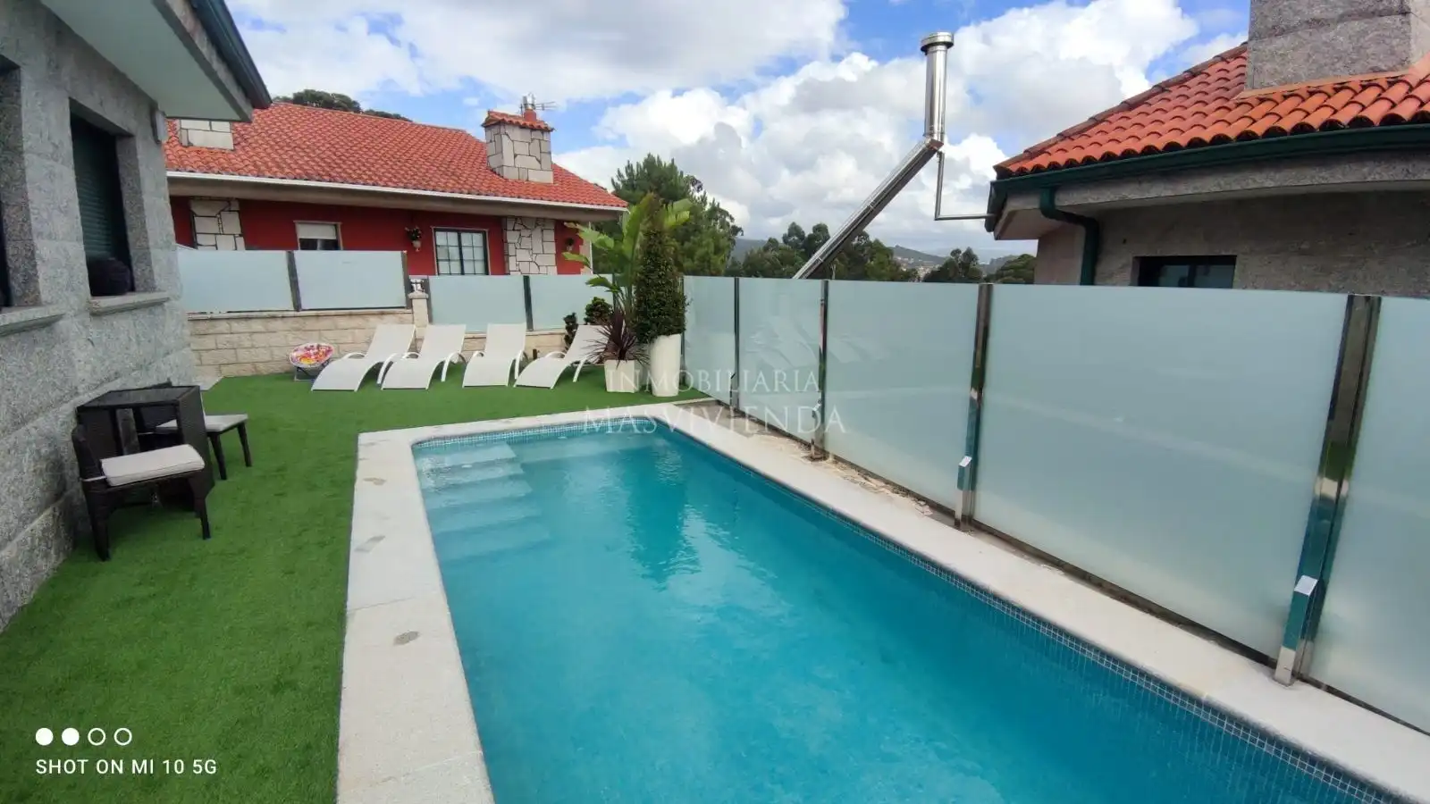 Piscina de Casa o xalet en venda en Poio amb Terrassa i Piscina