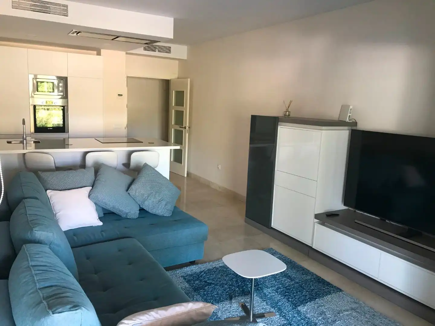 Apartamento con terraza en alquiler en Urbanizacion los Flamingos 33, imagen 4